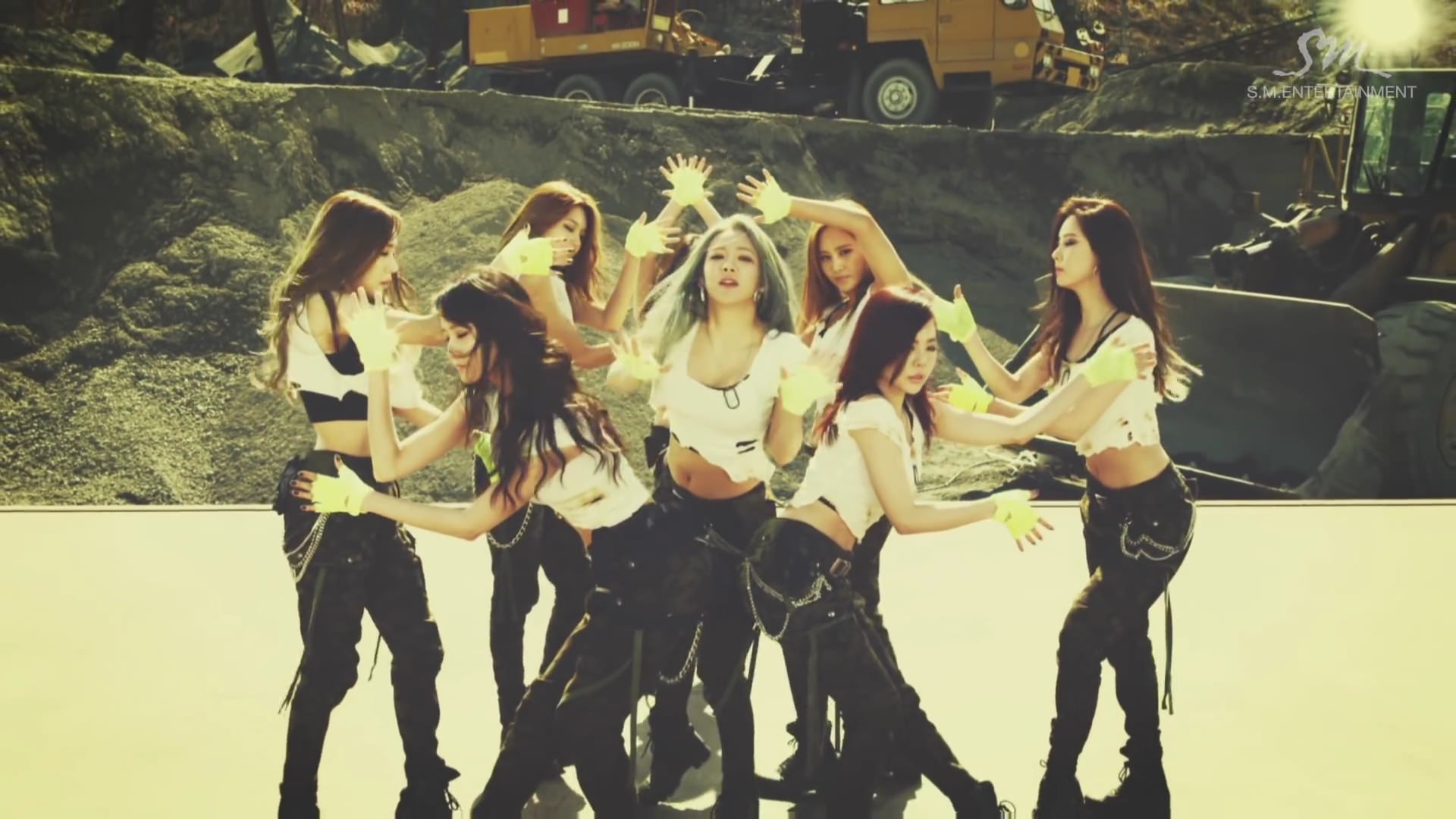 Girls' Generation 소녀시대 Catch Me If You Can MV (Korean ver.)